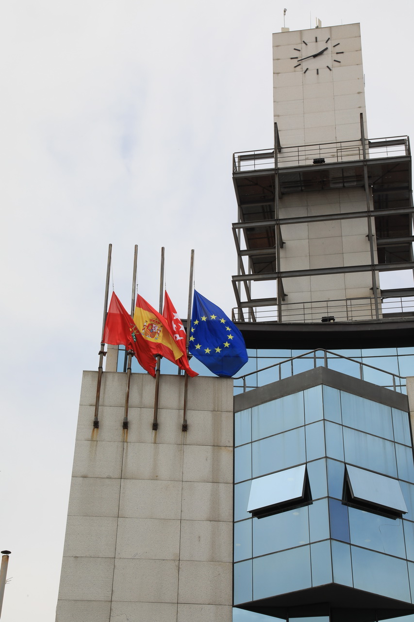 Banderas a media asta Ayuntamiento