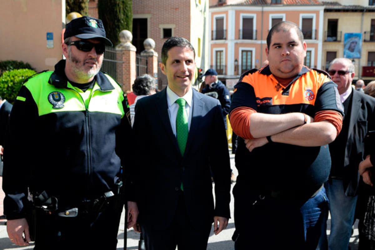 Un miembro de Protección Civil evitó una tragedia durante la procesión del Resucitado