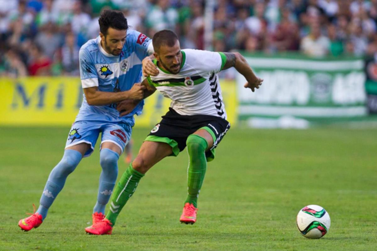 Dioni procede del Racing de Santander y es uno de los máximos goleadores 