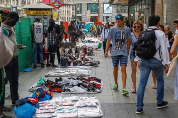 Los comerciantes de la ciudad reclaman un mayor control de la venta ambulante ilegal