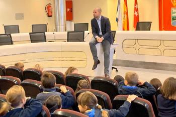 El alumnado de 1º del Colegio Caude visita el Ayuntamiento de Majadahonda