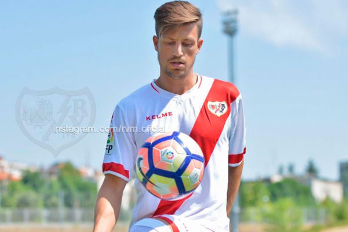 El Rayo Vallecano ha anunciado el fichaje del defensa de 30 años Ernesto Galán para las próximas dos temporadas