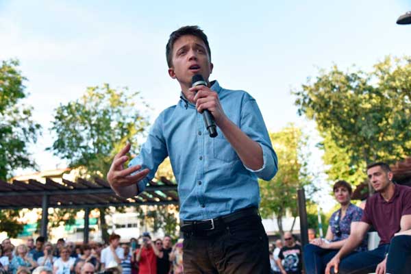 Íñigo Errejón brindó su apoyo a la candidata de Más Madrid Fuenlabrada, Violeta Carlavilla