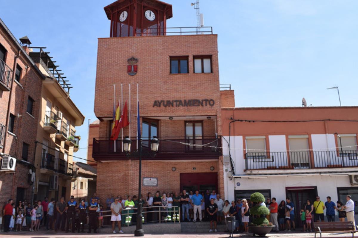 Se ha guardado un minuto de silencio en apoyo a las víctimas de los ataques producidos ayer en Barcelona