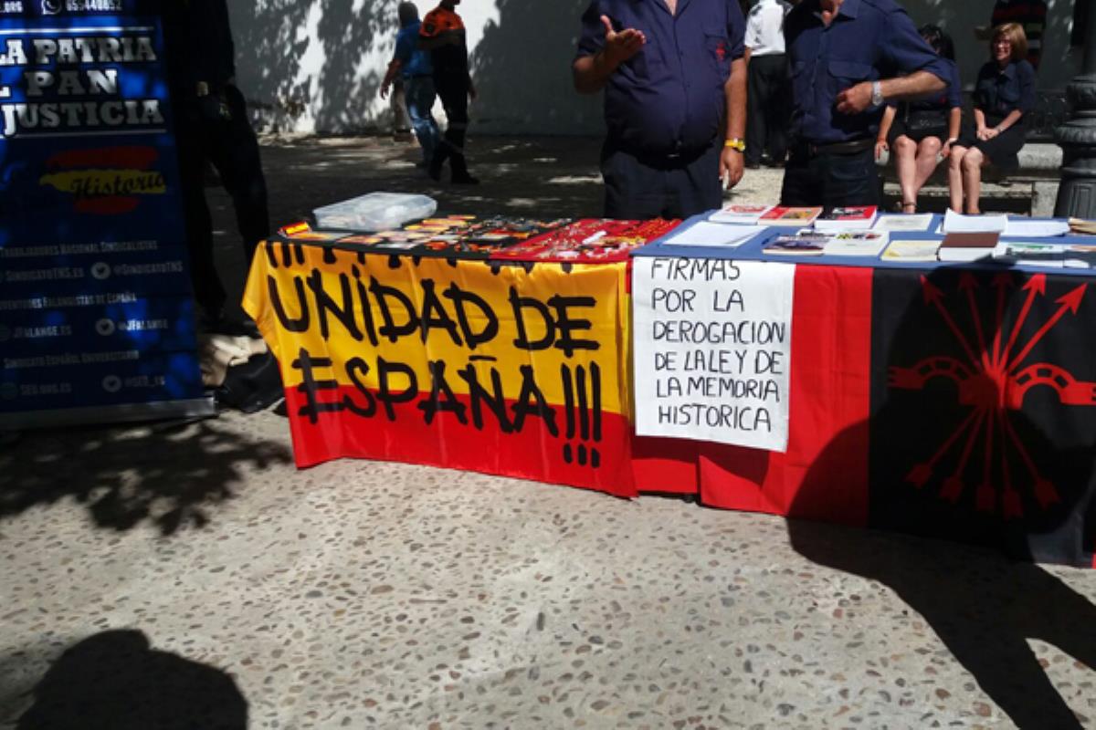 Una organización de la falange se instaló en la Plaza de la Constitución el pasado domingo