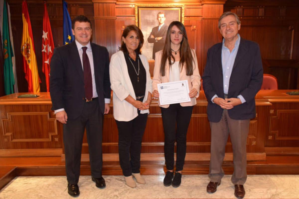 Nuestra vecina villaodonense  ha recibido esta beca procedente de la Universidad Francisco de Vitoria