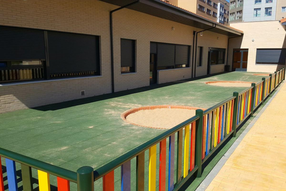 Se construirán cuatro aulas para 100 alumnos de primaria, dos aulas específicas, otra de pequeño grupo y una pista deportiva