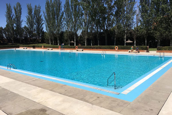 La piscina estará abierta de martes a viernes, de 12:00 a 20:30, y los fines de semana y festivos, de 11:00 a 20:30 h