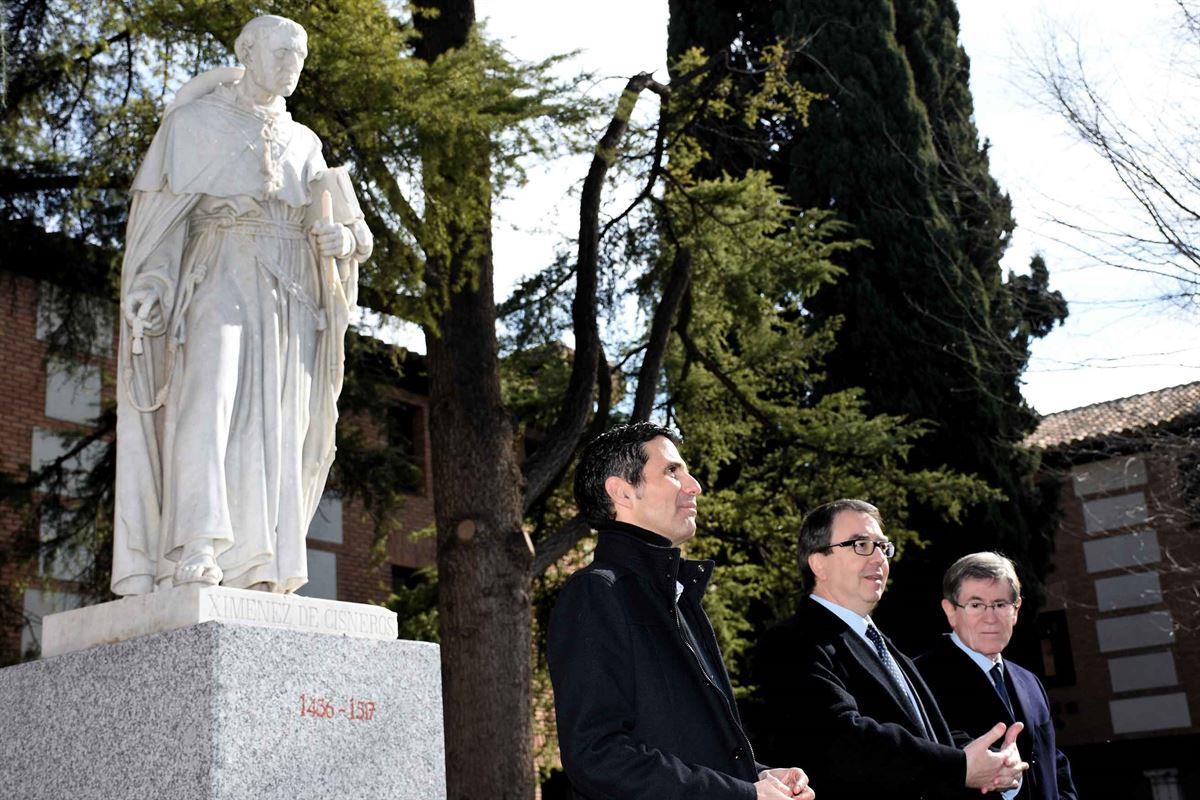 Su escultura ha sido restaurada y reubicada en el Patio de Filósofos