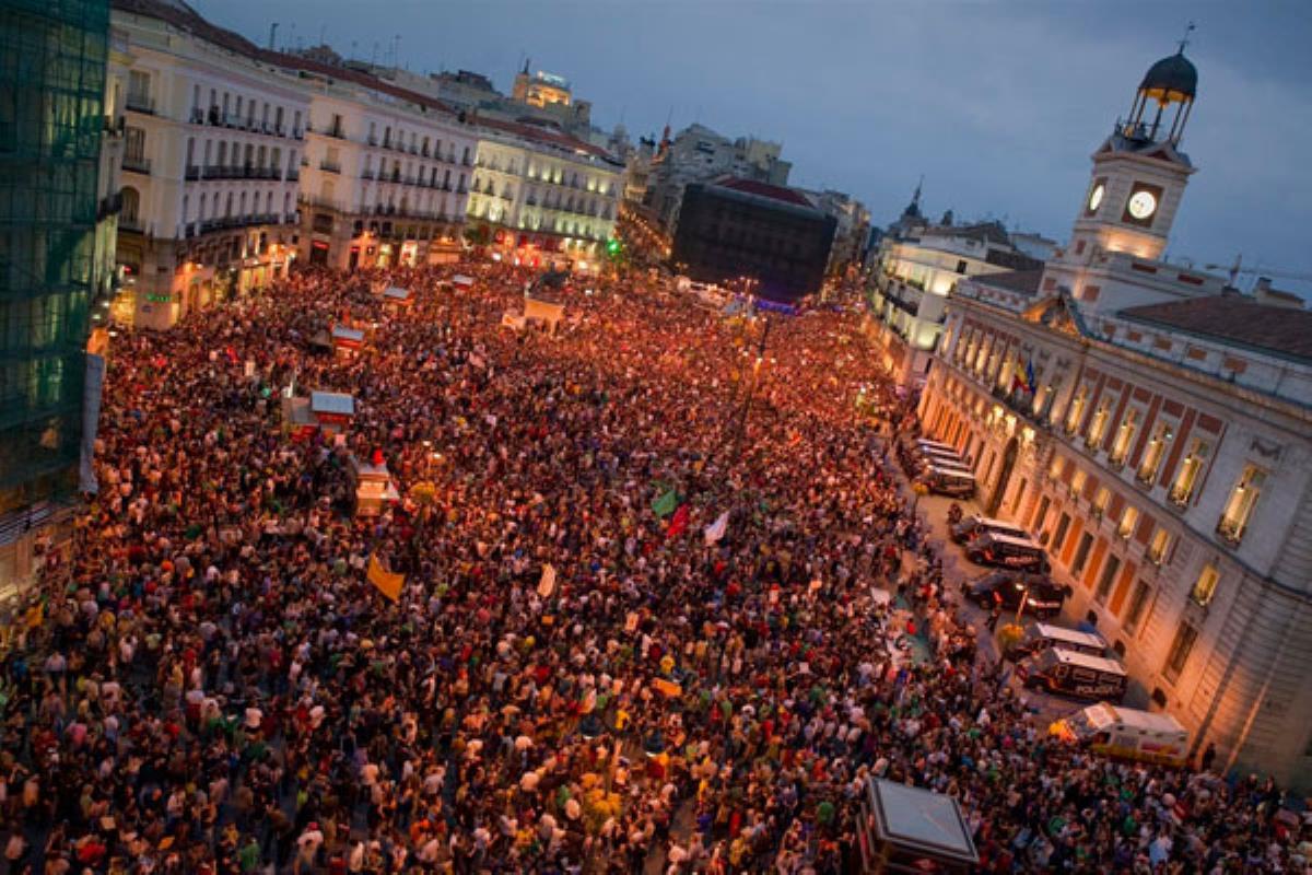 Manuela Carmena procederá a su instalación en la Puerta del Sol a pesar de la negativa de la Comunidad