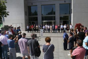 Se han convocado cinco minutos de silencio a las puertas del ayuntamiento