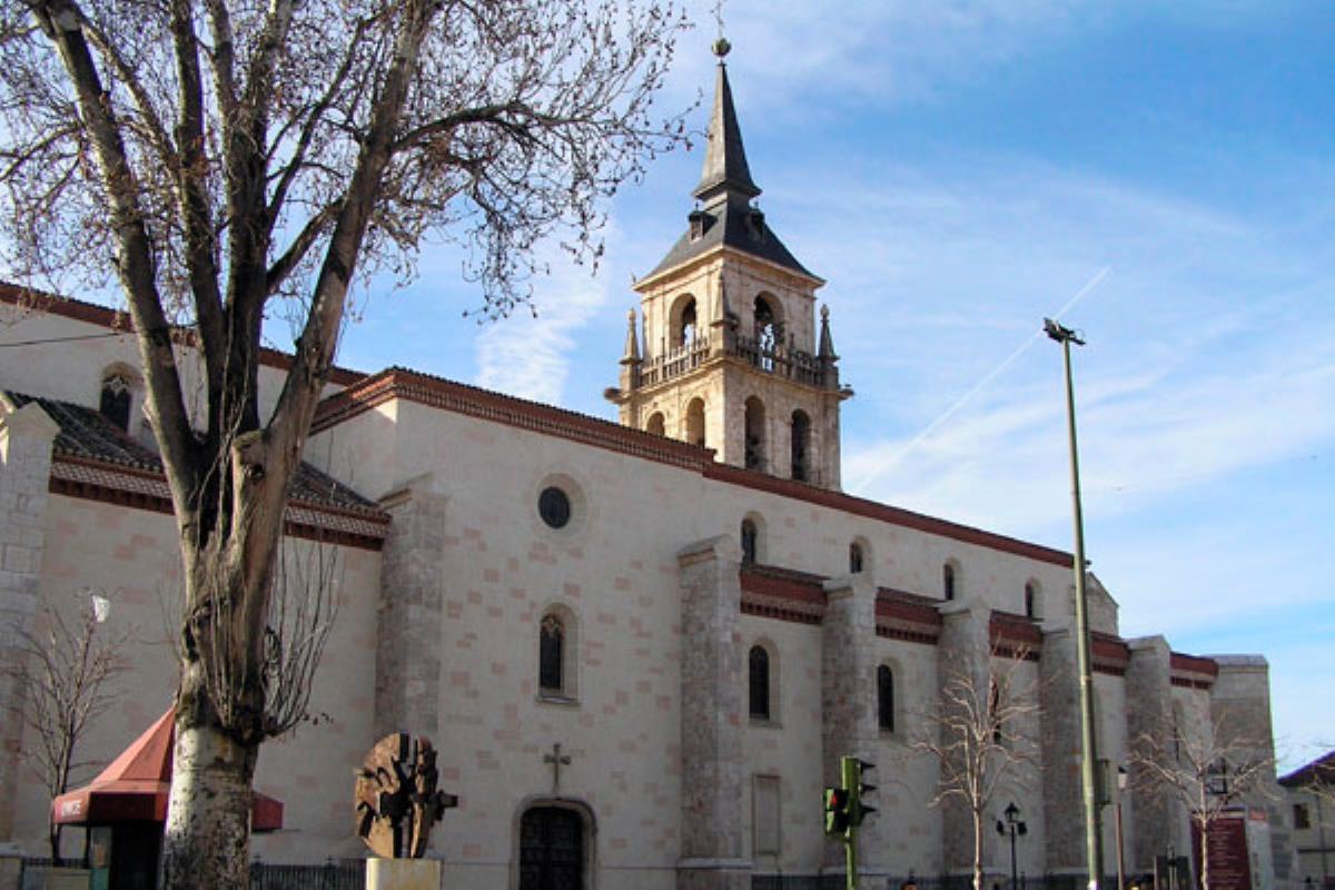 Estudiantes de los últimos cursos de arquitectura han realizado un proyecto que permite mejorar la accesibilidad a la plaza