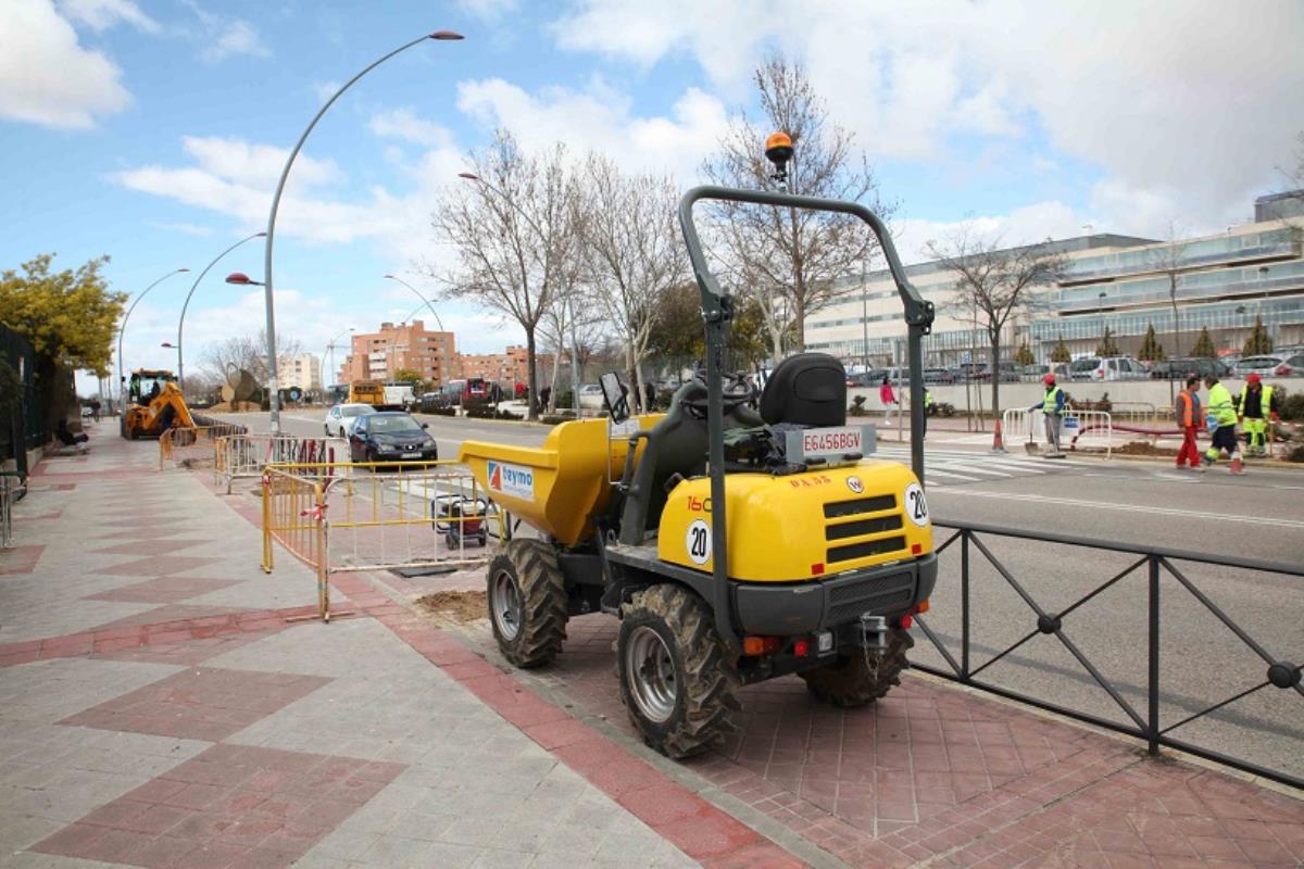 La valla de seguridad se prolongará y el tramo de acera se nivelará 