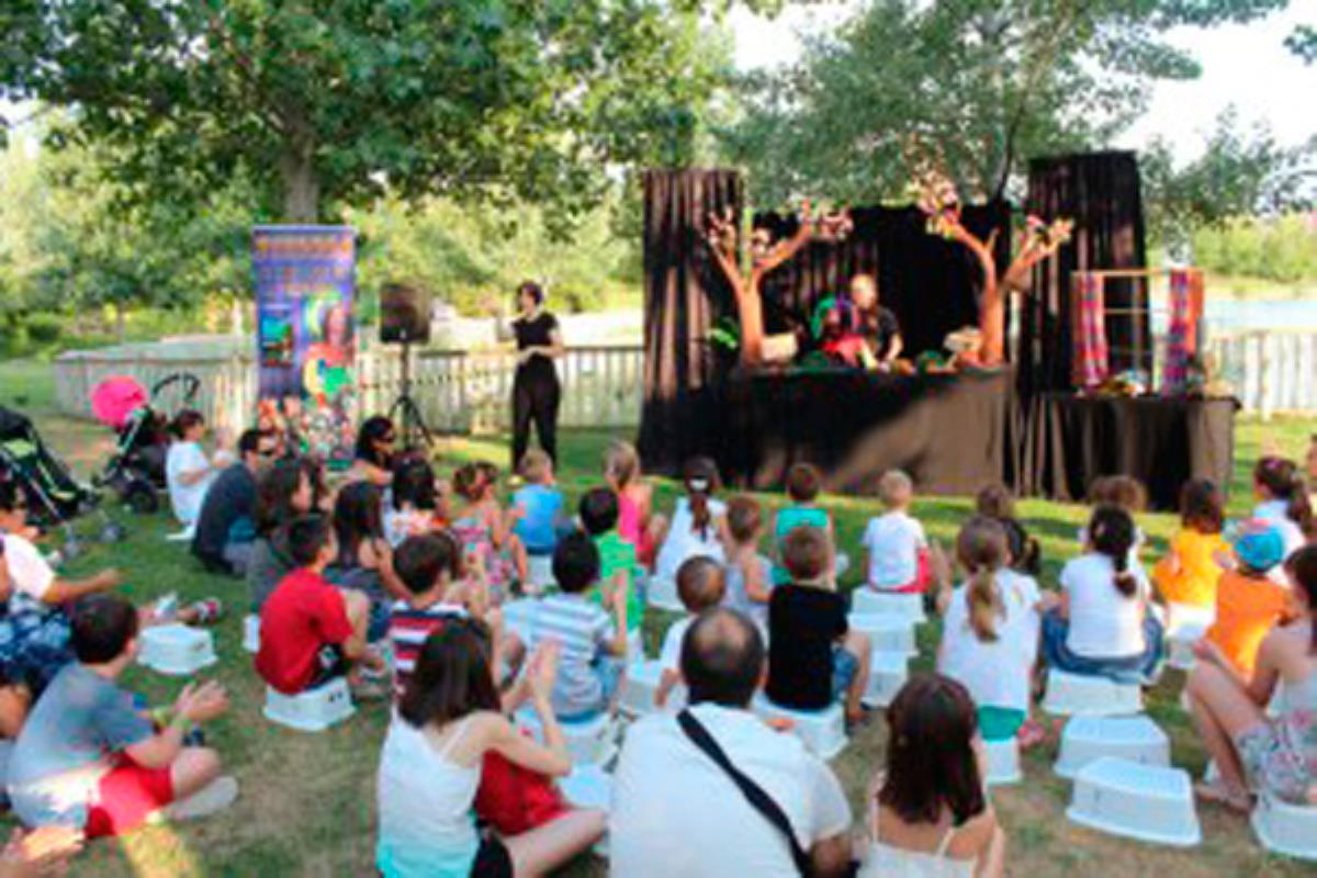 Tras pasar por los colegios de la ciudad, llevará títeres, cuentacuentos, teatro infantil y música a calles y plazas del municipio durante la primavera