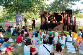 Tras pasar por los colegios de la ciudad, llevará títeres, cuentacuentos, teatro infantil y música a calles y plazas del municipio durante la primavera