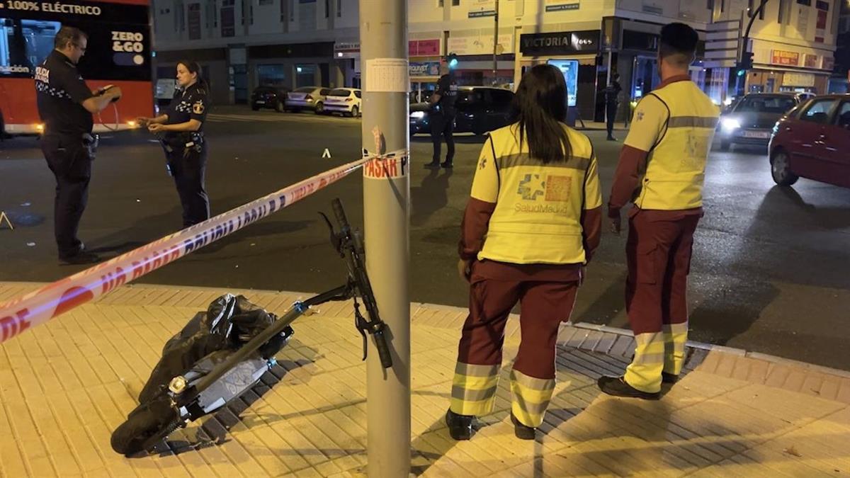 Un turismo atropelló a un usuario de un patinete eléctrico