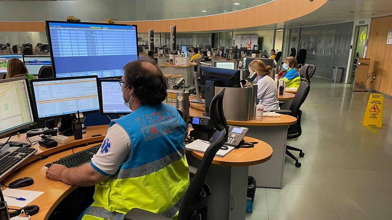 El hombre se encontraba en su lugar de trabajo cuando ha recibido el impacto