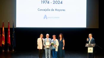 El Ayuntamiento ha homenajeado a 88 parejas que celebran este año sus Bodas de Oro 