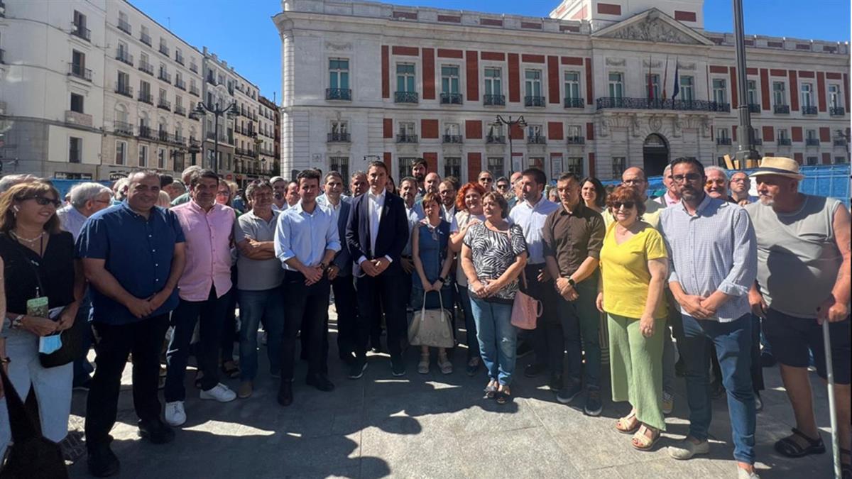 Juan Lobato ha agradecido a los 60 alcaldes de su partido su trabajo, empatía y sensibilidad y les ha pedido máxima diligencia ante los efectos de las olas de calor