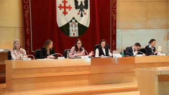 También se ha aprobado otra moción que prevé plazas reservadas de aparcamiento junto a las farmacias