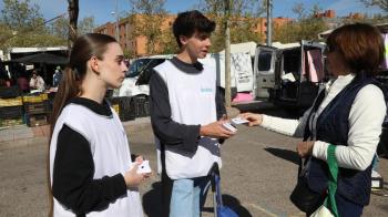 El Ayuntamiento conciencia a las personas fumadoras para reducir el impacto de las colillas 