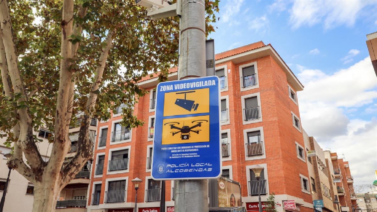 Alcobendas señaliza las zonas con cámaras de seguridad y vuelos del dron policial