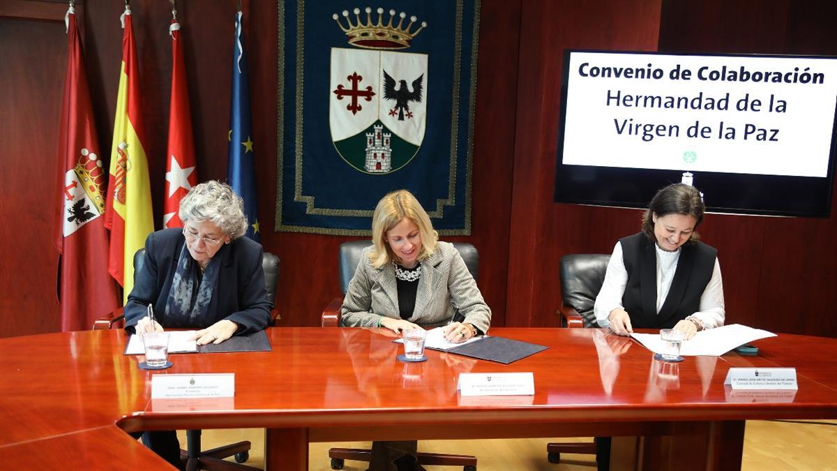 Ambos han firmado un convenio de colaboración con motivo de las Fiestas patronales 