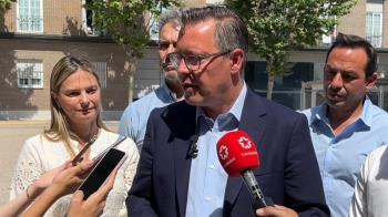 El secretario general del PP en Madrid denuncia la nueva medida impulsada por el Ministerio de Trabajo, reducir la jornada laboral