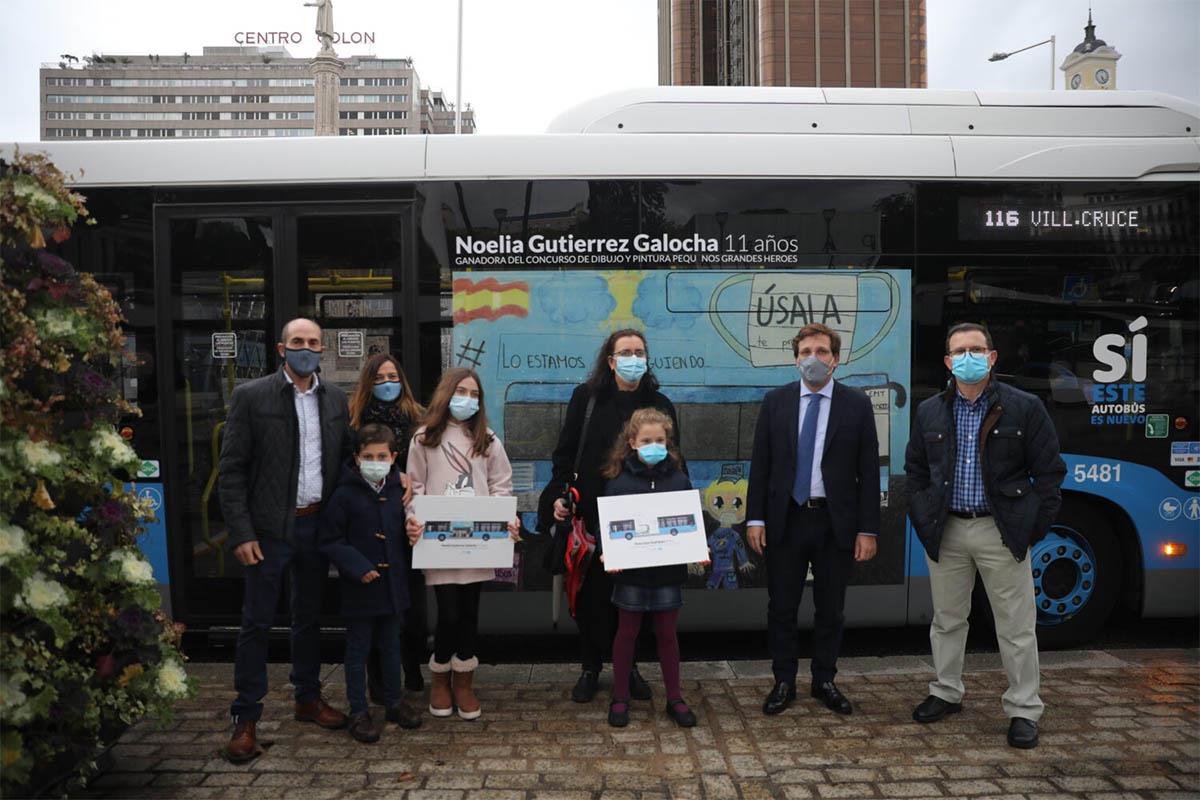 Las creaciones de Noelia Gutiérrez y Elena Sanz se exhibirán en las líneas de autobús 116 y 30