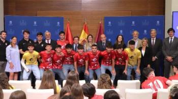El equipo celebra su victoria en los Campeonatos de España de Selecciones Autonómicas