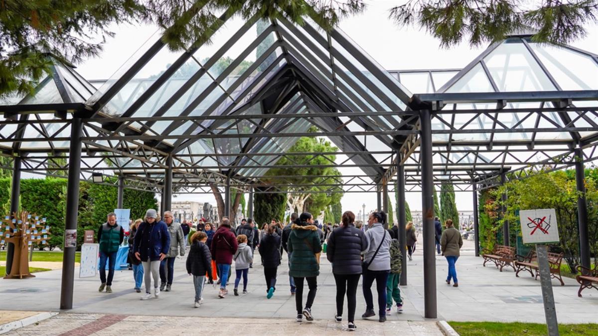 El cementerio estará abierto de 8:00 a 20:00 horas de forma ininterrumpida hasta el 1 de noviembre