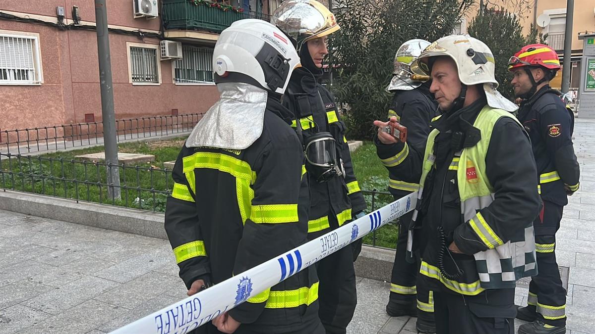 Los bomberos desalojan a 50 personas