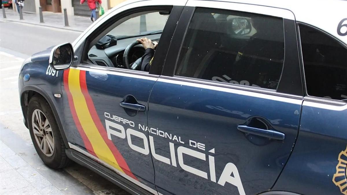 Amenazaron con un arma de fuego a los empleados y clientes y llegaron a maniatar a alguno de ellos