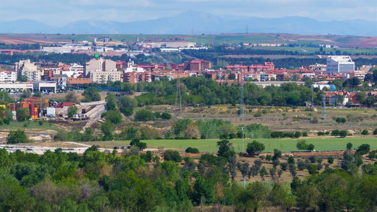 Se encuentra además entre las 50 ciudades más pobladas de España