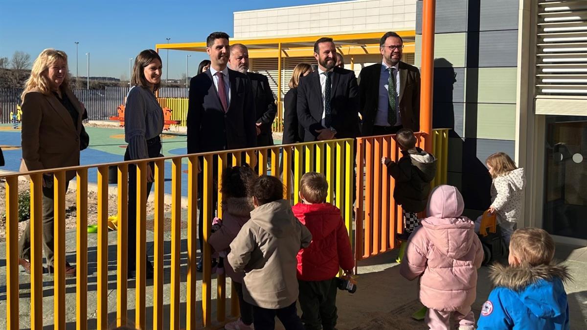 Además, su Consejería ha puesto en marcha cinco escuelas gratuitas en otros tantos distritos de Madrid