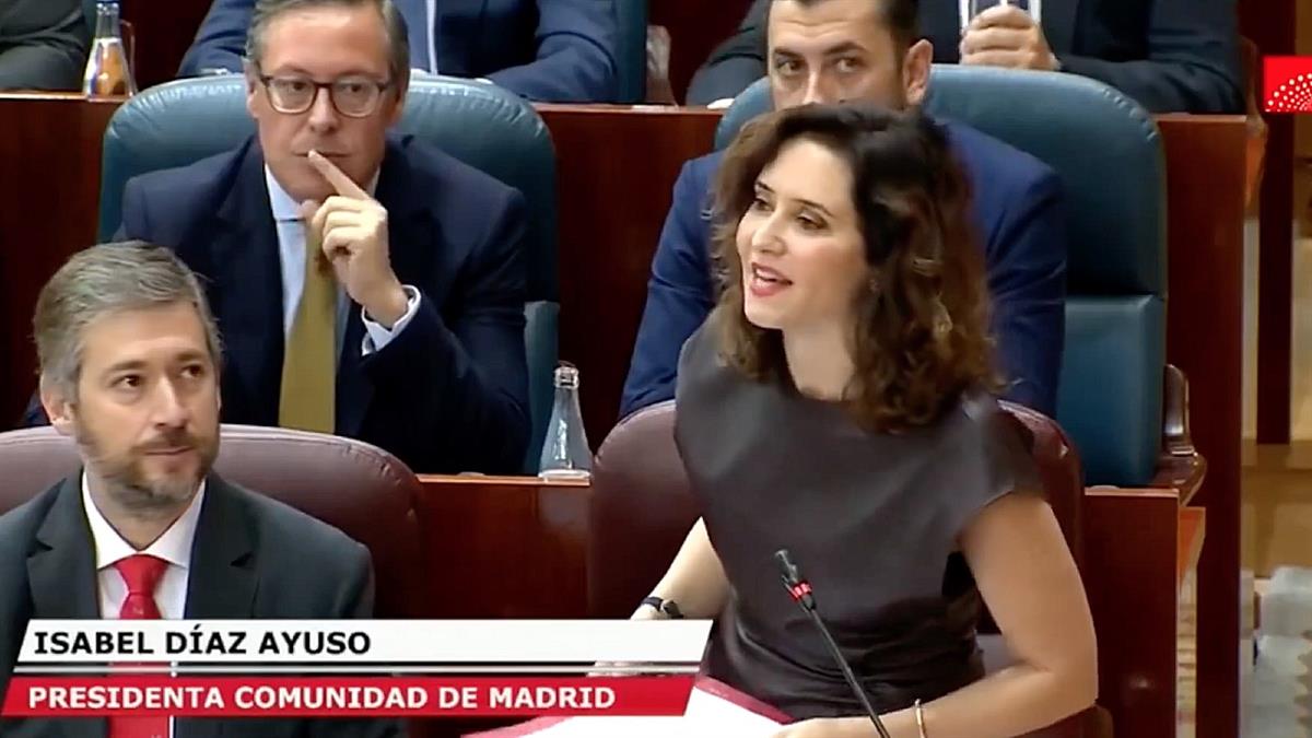 La presidenta de la Comunidad de Madrid "incendia" el pleno de la Asamblea al poner sobre la mesa la presunta trama que envuelve al PSOE