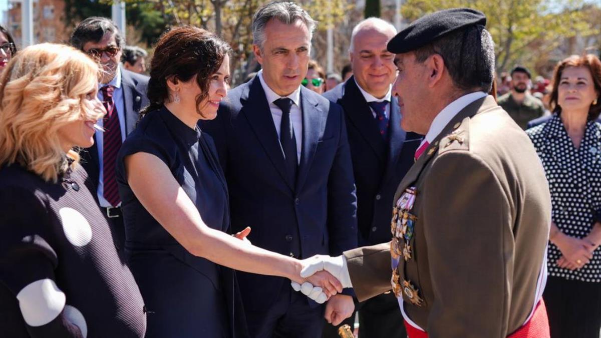 La presidenta regional ha asistido al acto solemne de Jura de Bandera de civiles 