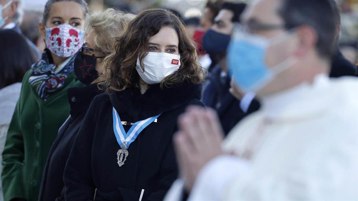 Debido al festivo que se celebró ayer con motivo de la Almudena, la presidenta acudió para pedir por Madrid