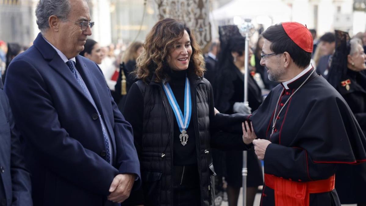 La presidenta regional se dio cita en la celebración de la patrona de la capital