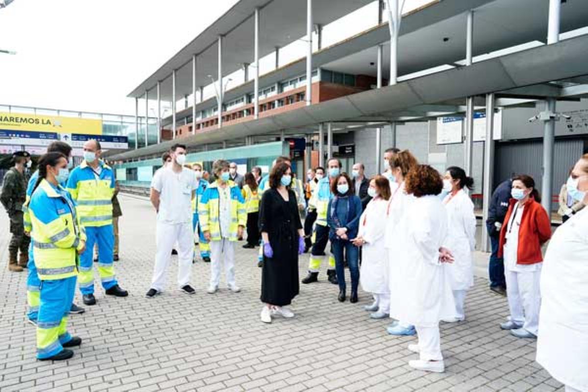 La presidenta de la Comunidad de Madrid visitó el sábado junto al consejero de Sanidad las instalaciones