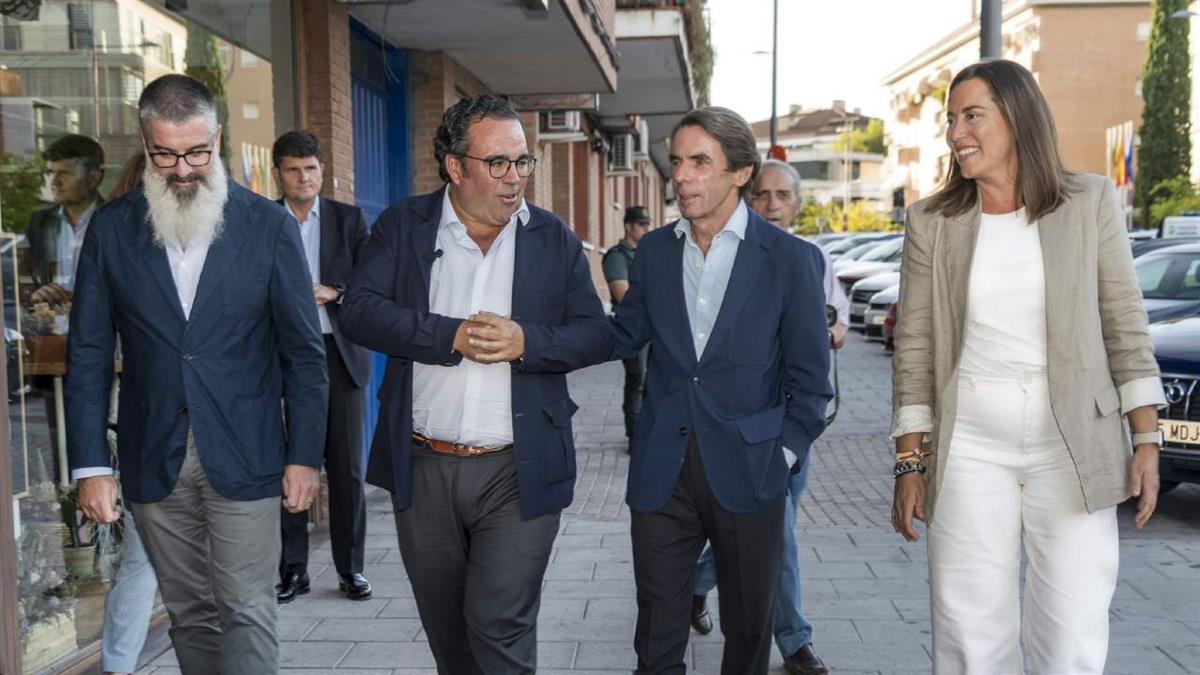 El expresidente del Gobierno visito la sede del PP en la ciudad