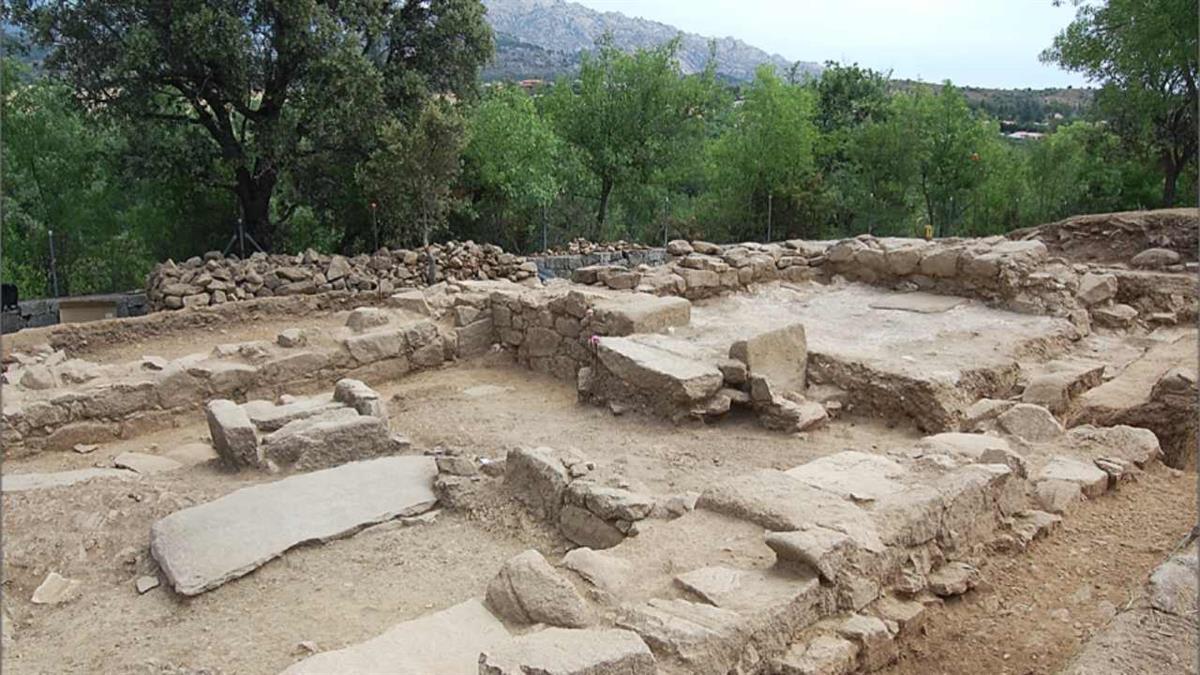 Constituye uno de los pocos vestigios de esa época histórica en la sierra madrileña