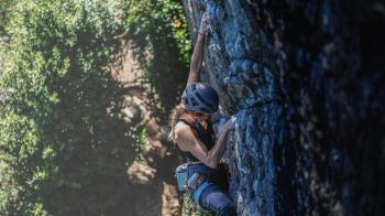 Boadilla del Monte te ofrece clases de escalada en el rocódromo del CD Condesa de Chinchón 