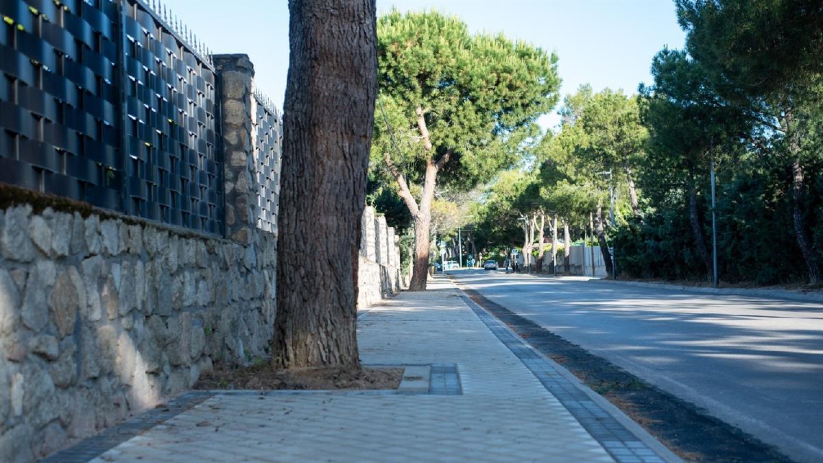 El Ayuntamiento pone fin al acerado de un tramo de la calle Valle de Belagua