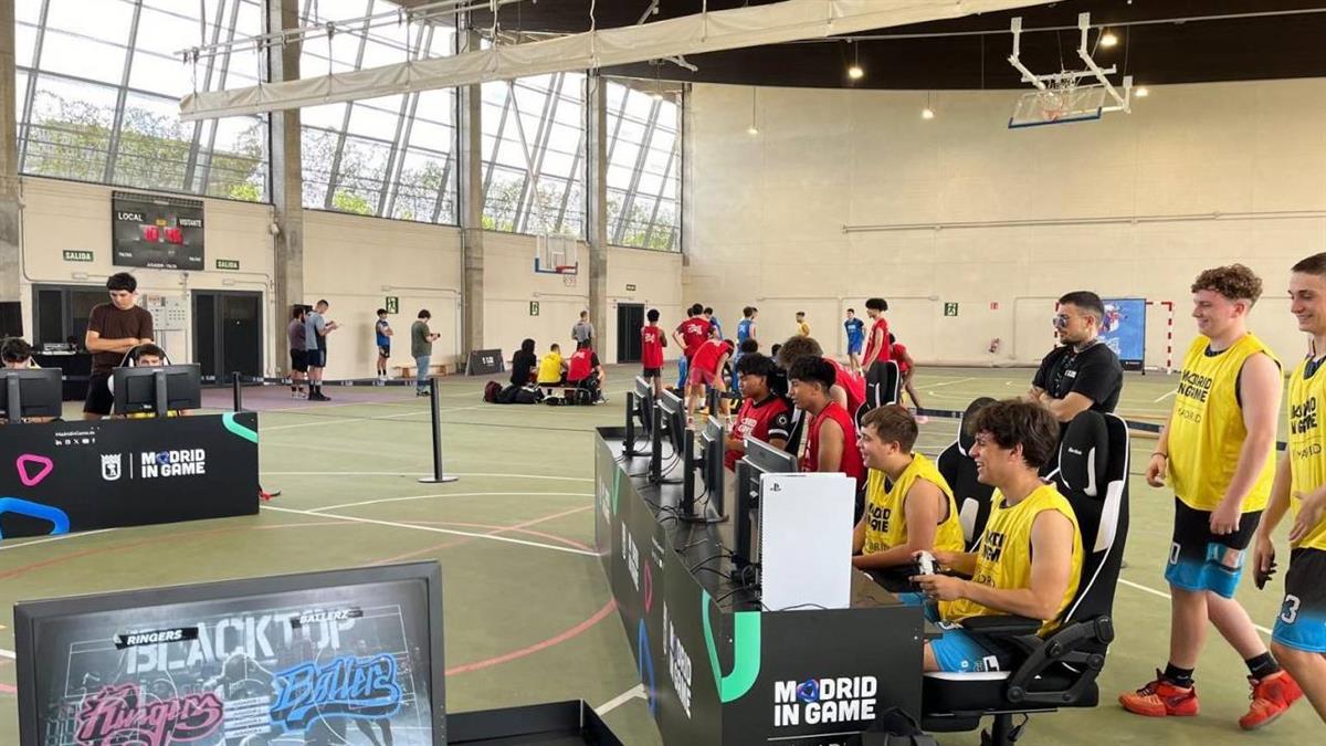 La plaza de Colón acoge la gran final del campeonato híbrido de baloncesto 3×3 ‘Esports + Sports’, organizado por el Ayuntamiento a través de Madrid in Game
