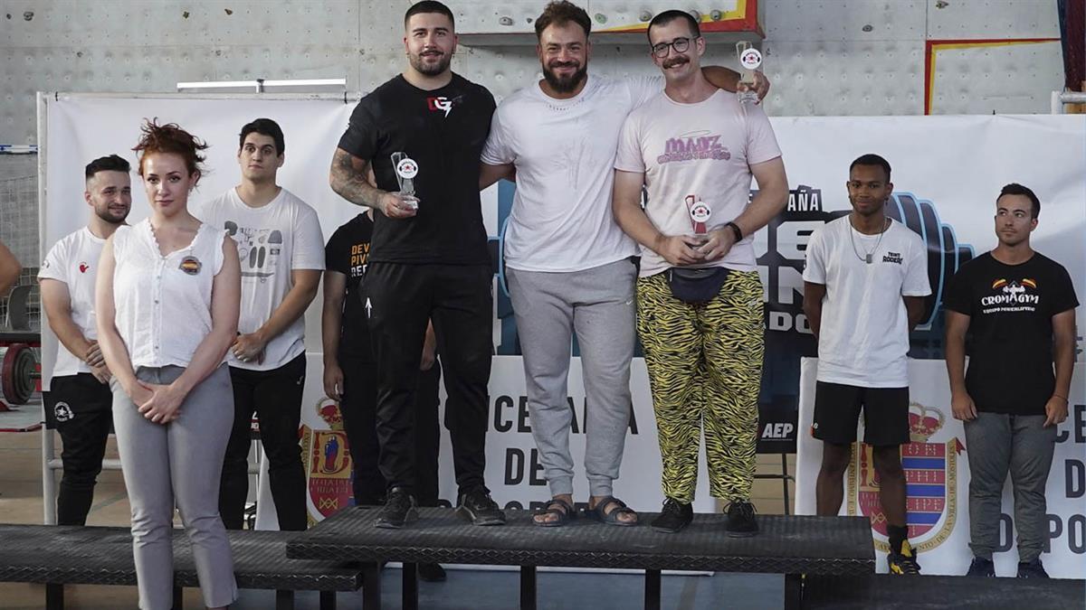 En ambos torneos se premió a los tres mejores levantadores en categoría masculina y femenina