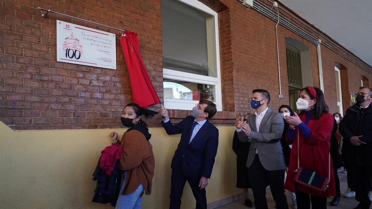 El centro educativo del distrito cumple 100 años de historia 