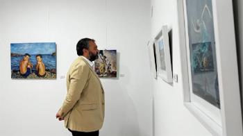 El concejal del distrito, Carlos Segura, ha visitado la exposición con los trabajos realizados durante el curso 2023-24

