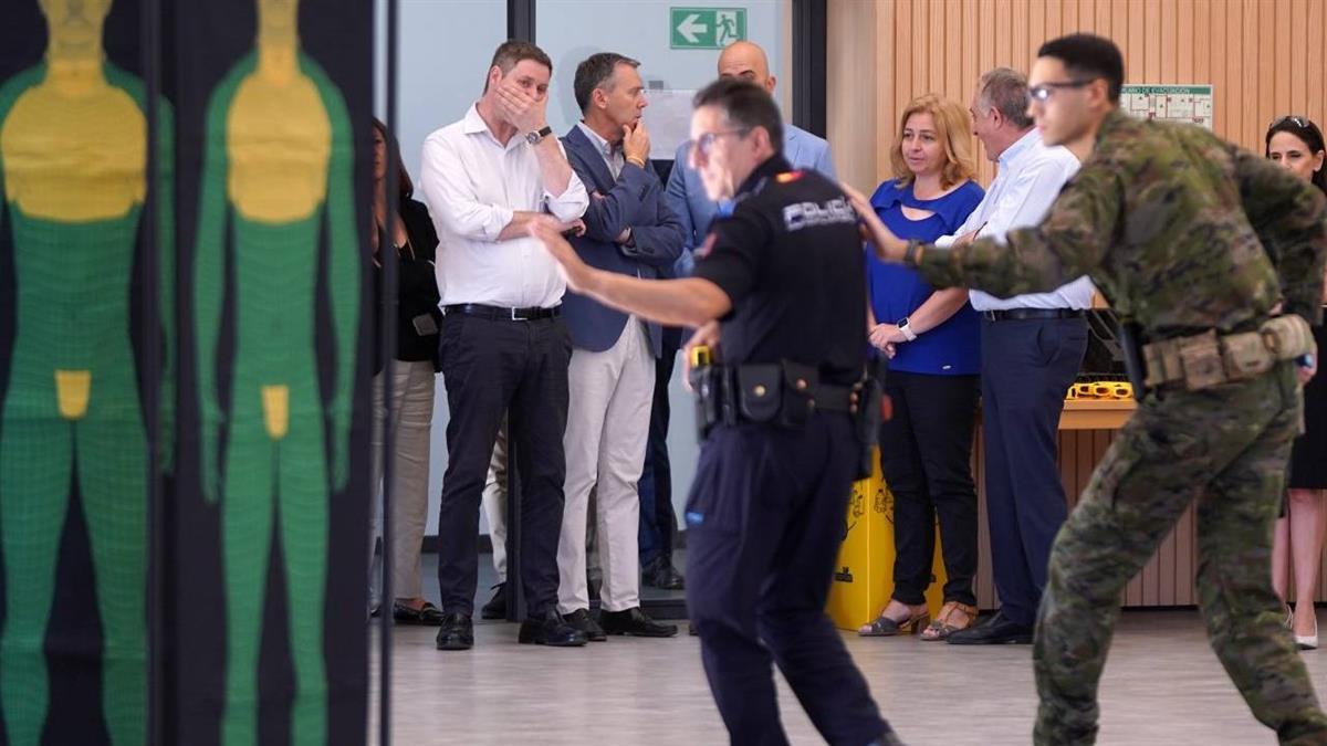 La vicealcaldesa y delegada de Seguridad y Emergencias ha asistido al cierre de un curso internacional en el que se han formado a docentes sobre el uso de táser
