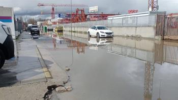 Ante el aumento del nivel de agua de esta zona industrial